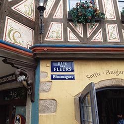 plaque de rue bilingue à Europa-Park